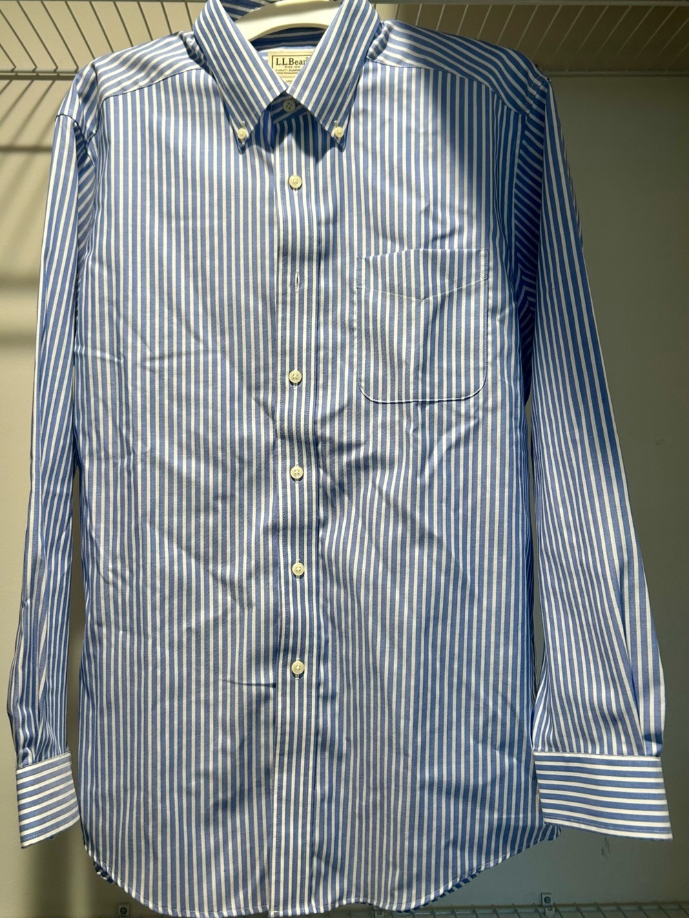 L.L. Bean Men's 100 cotton Blue & White Striped Button-Down Shirt Regular Fit M